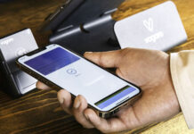 POZOR, ZMENA! Slováci, od roku 2026 zaplatia všade aj bez hotovosti. Parlament schválil zmenu Apple Pay