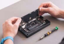 Xiaomi spravil niečo, čo iní výrobcovia ignorujú. Starým mobilom predáva fyzicky väčšiu batériu batéria iPhone