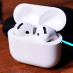 AirPods 4 s ANC sú v zľave za extrémne výhodnú cenu. Nenechajte si to ujsť AirPods 4