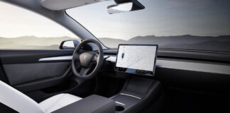 Tesla ruší kľúčovú funkciu a ponúka ju len ako predplatné. Stojí cez 80 eur mesačne!