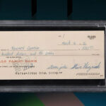 Šek podpísaný Jobsom a Wozniakom sa predal za astronomickú čiasktu. Má 4 800x vyššiu hodnotu! RR Auction šek