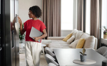 Čo všetko ovplyvňuje účinnosť klímy v interiéri? Izolácia, orientácia bytu a nastavenia Klimazitácia