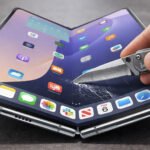 Koniec škrabancom na displeji? Prvý skladací iPhone prinesie technológiu z budúcnosti škrabance na displeji iPhone fold