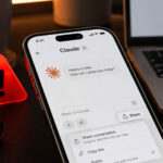POZOR na Claude: Stovky zdieľaných chatov skončili v Google. Boli v nich aj osobné údaje Claude