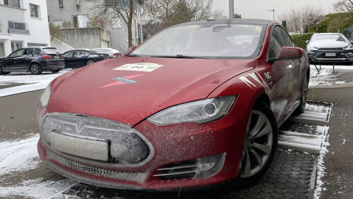 Tesla model s nájazd Tesla model s nájazd