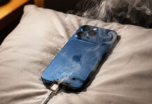 Nabíjate mobil v noci? Táto chyba môže skončiť požiarom aj krátením poistky iPhone nabíjanie požiar
