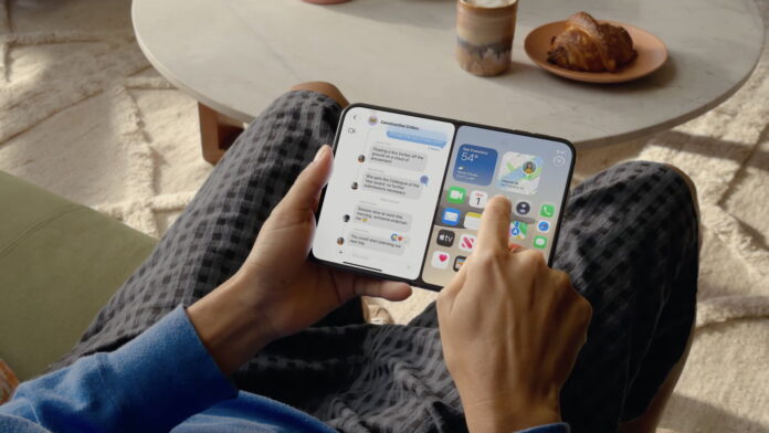111-iphone-duo-lifestyle-messages-widgets