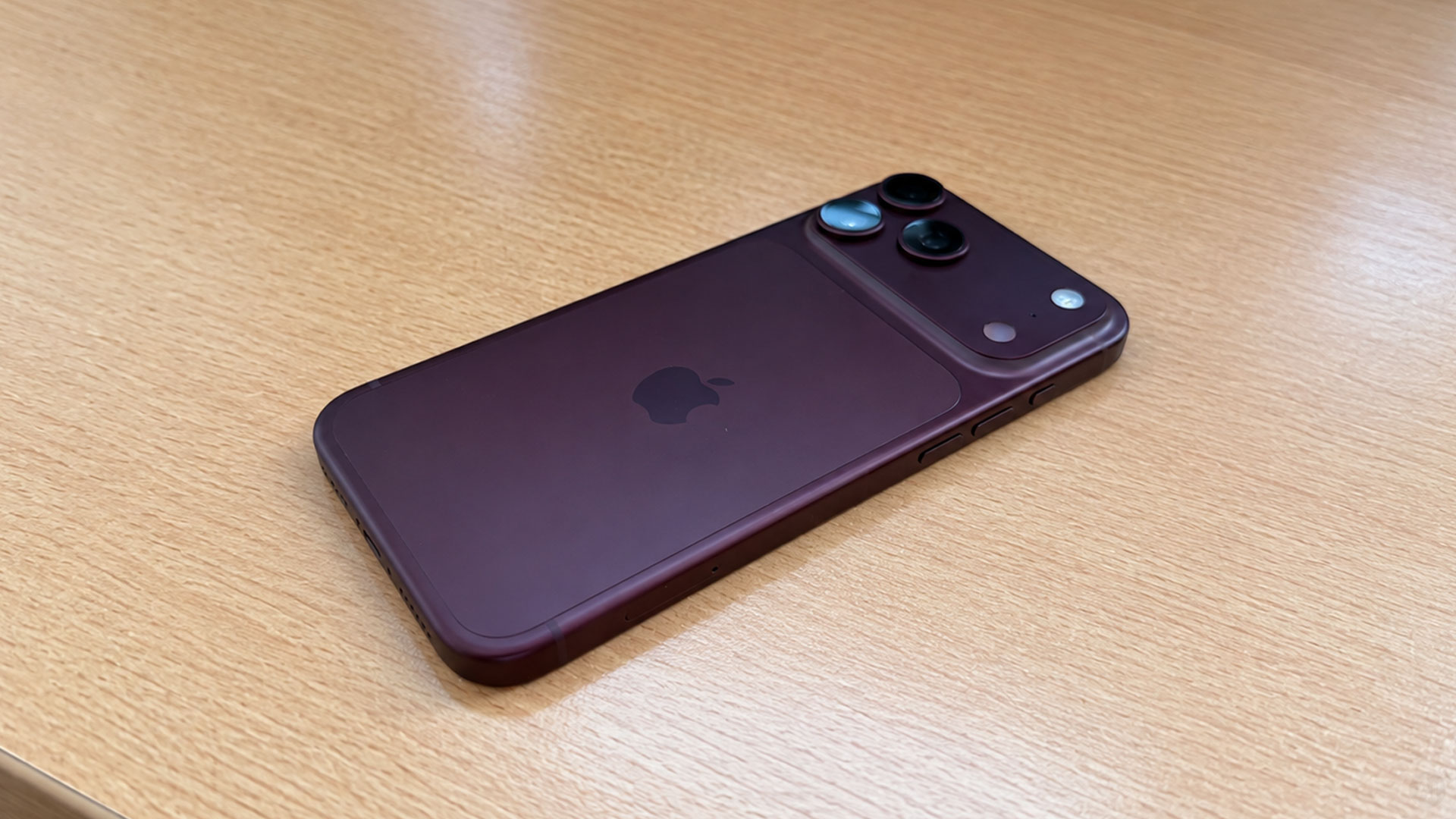 iPhone 18 Pro Max Burgundy