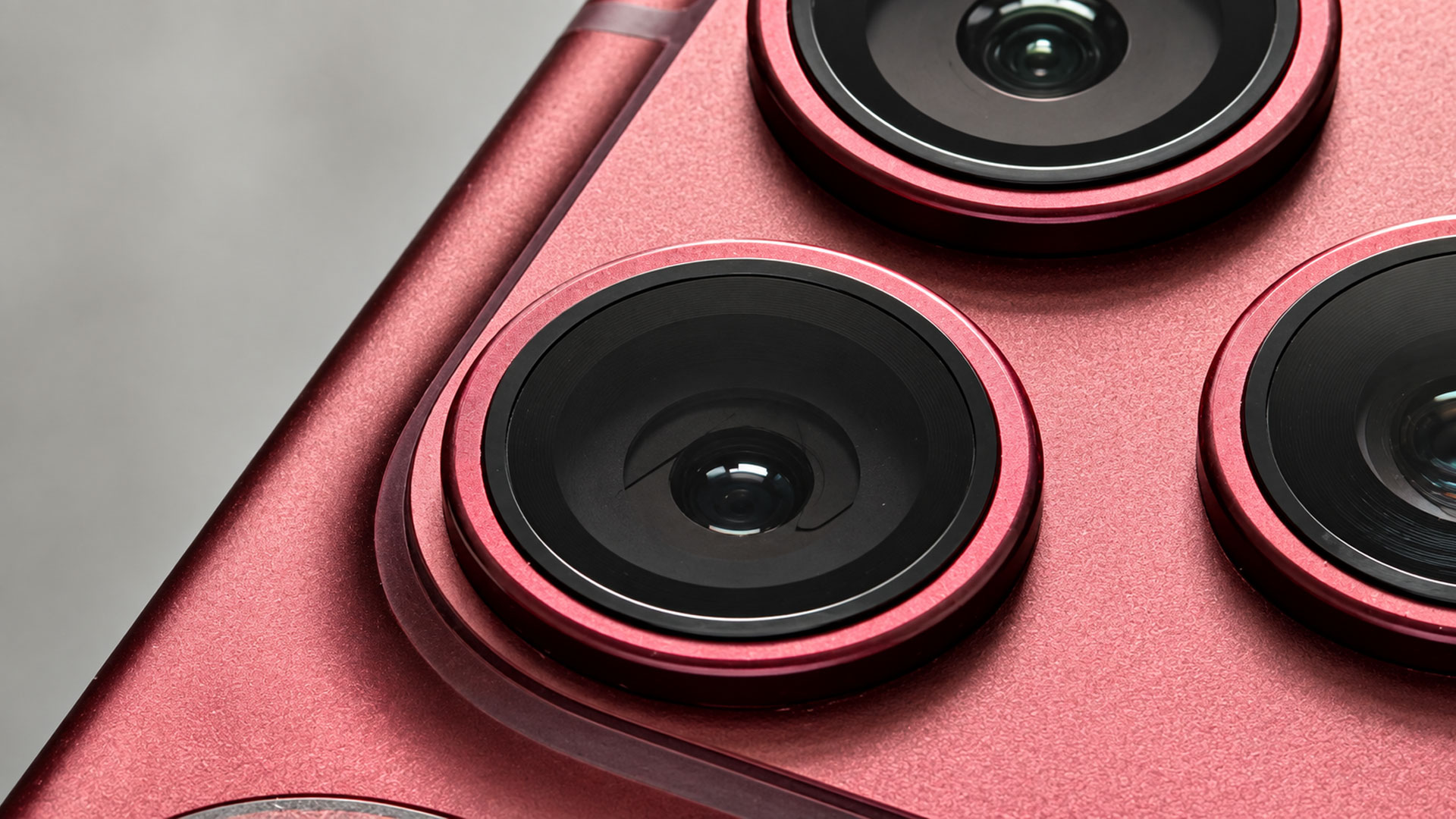 iPhone 18 Pro Max Burgundy