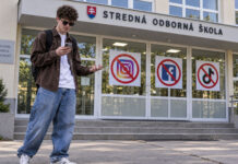 Slovensko chce ZAKÁZAŤ sociálne siete deťom do 16 rokov. Plán má HÁČIK
