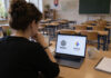 Štát rozdáva ChatGPT aj Gemini ZADARMO pre učiteľov. Má to dôležitú podmienku učiteľ ChatGPT / Gemini