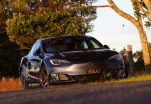 Táto Tesla má takmer MILIÓN kilometrov. Servisná história vyráža dych Tesla Model S