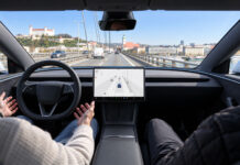 Slovensko POVOLILO Tesla FSD Supervised. Je to obrovský krok k autonómnej jazde! Tesla FSD