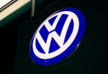 Volkswagen VSTÚPI do slovenskej gigafabriky na batérie. Získa v nej 49 percent Volkswagen